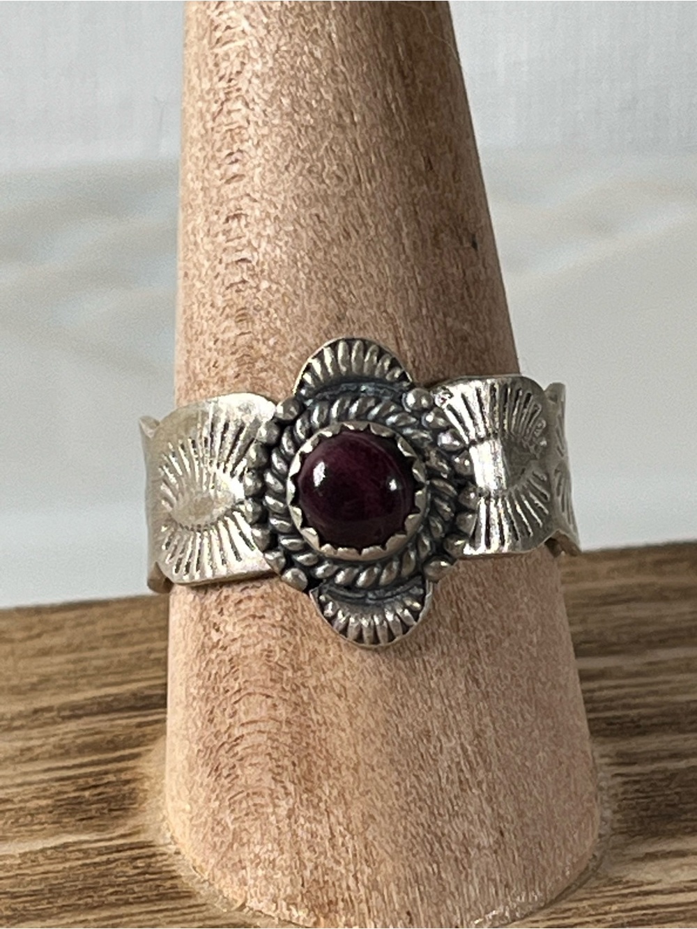 Solid Sterling Silver Southwest Purple Spiny Cigar Style Gemstone Ring Size 10.5 - Picture 2 of 11